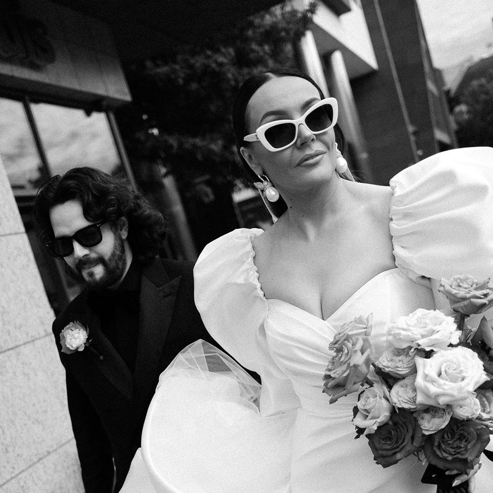 bride-in-puff-sleeve-wedding-dress-with-sunglasses