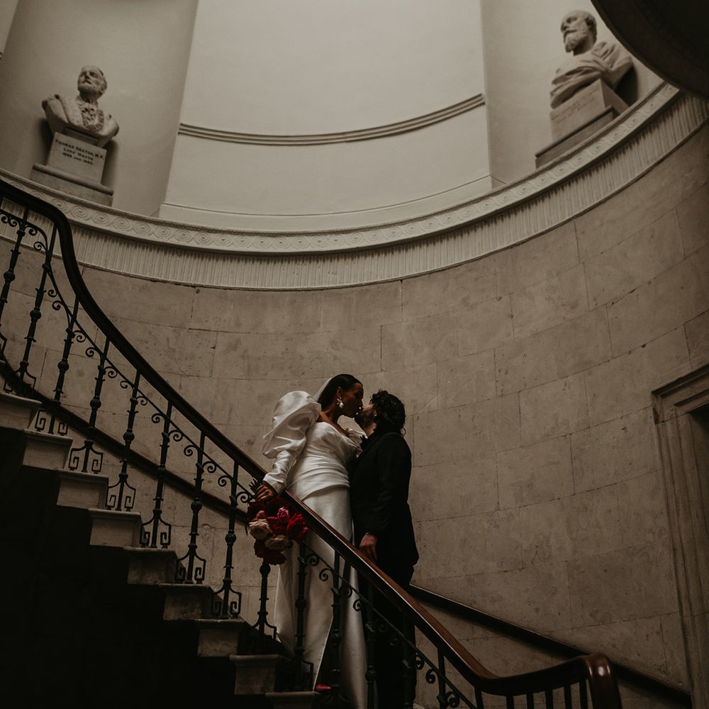 romantic-kiss-photo-of-bride-and-groom-on-staircase