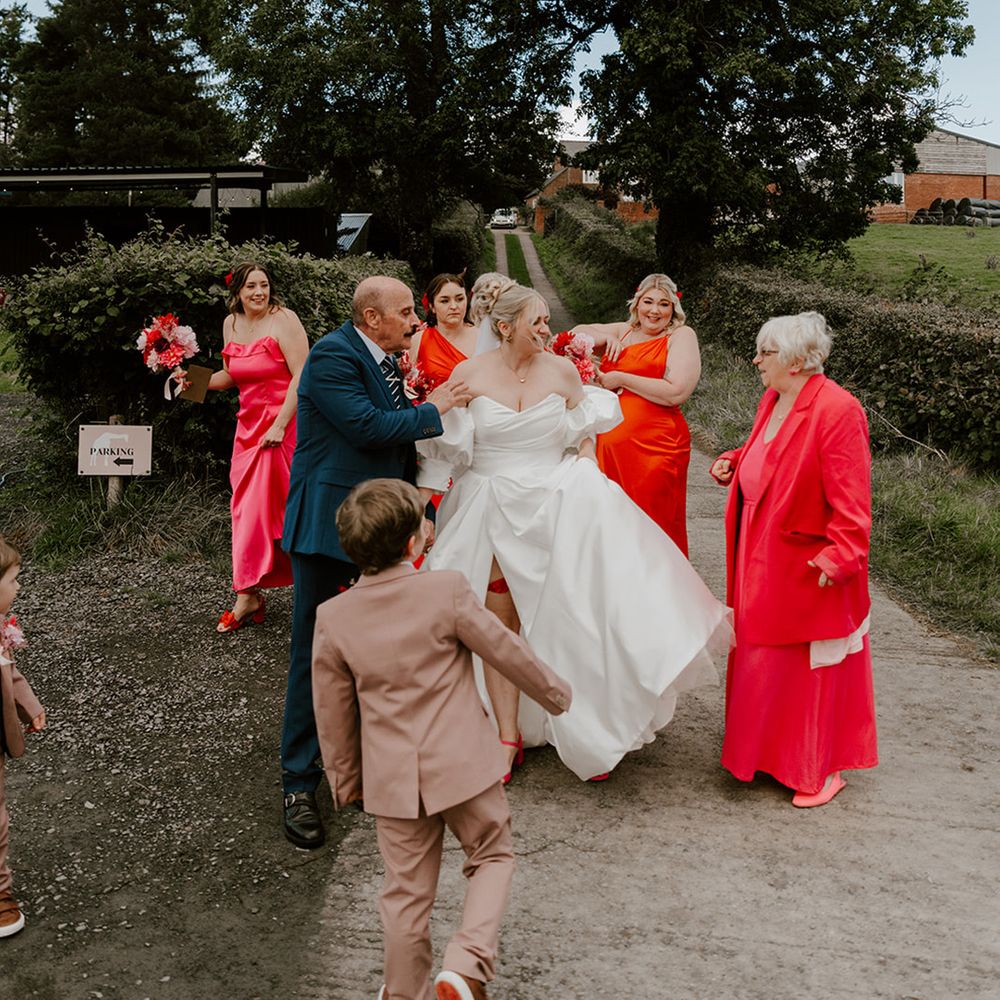 bridal-party-on-the-way-to-the-ceremony