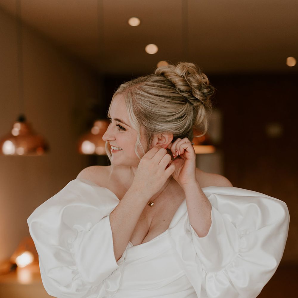 bride-gets-ready-for-wedding-day