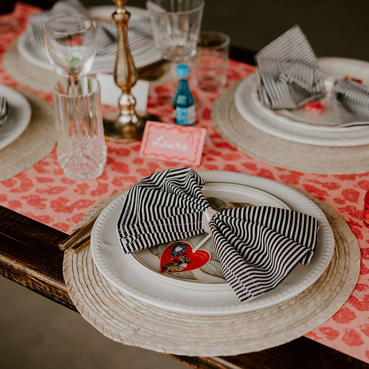 kitsch-eclectic-wedding-place-setting-with-striped-napkins