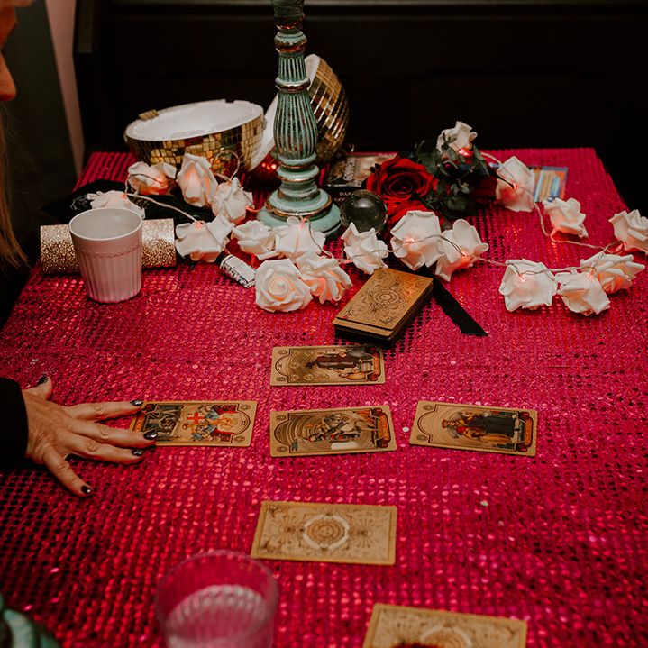 tarot-reading-wedding-entertainment-ideas