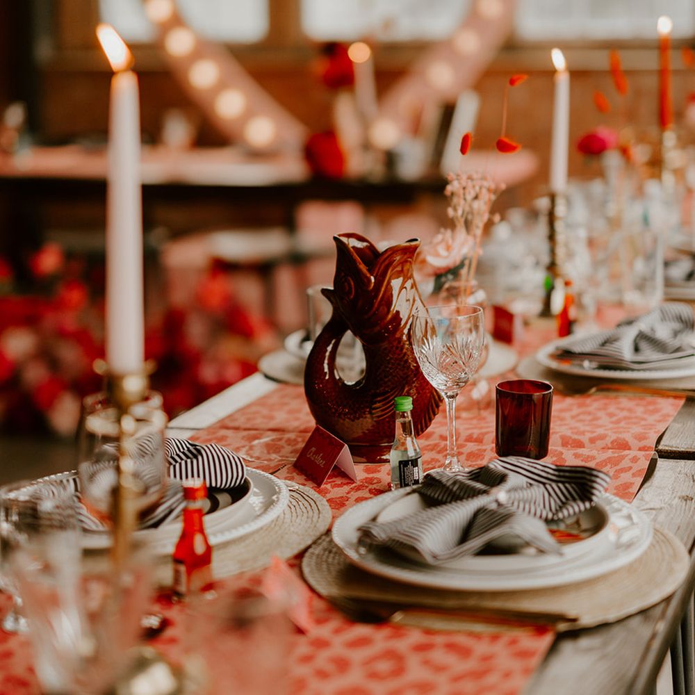 wedding-tablescapes-at-pink-vegas-theme-wedding