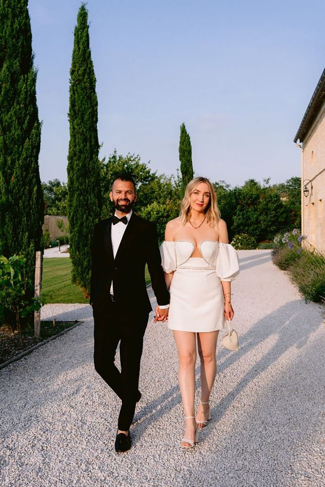 Best Engagement Party Outfits for Brides, Grooms & Guests 2025 Best Engagement Party Outfits for Brides, Grooms & Guests 2025