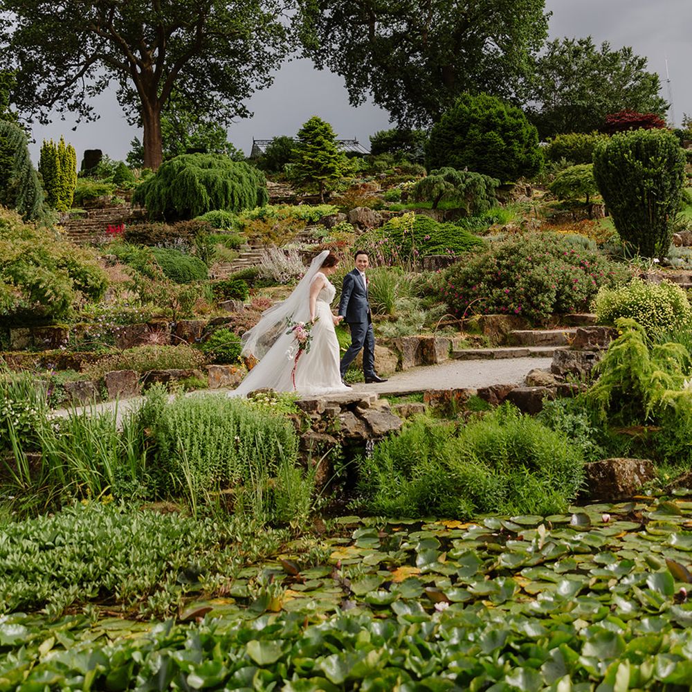 botanical-wedding-with-tropical-gardens-with-bride-and-groom