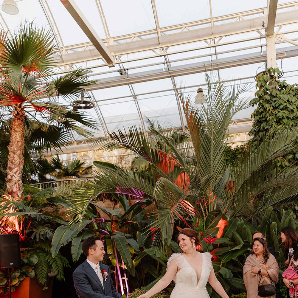 first-dance-for-bride-and-groom