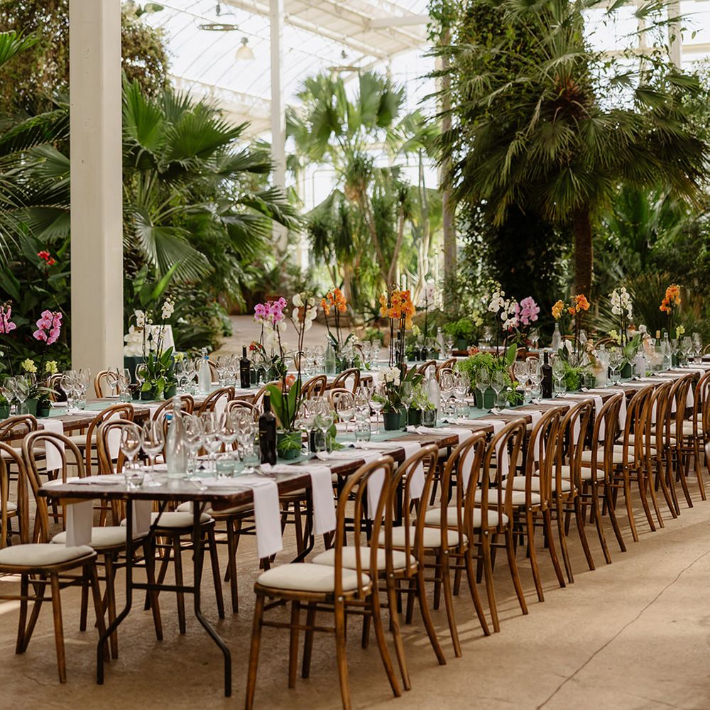 glass-house-wedding-venue-with-orchids-wedding-tablescapes