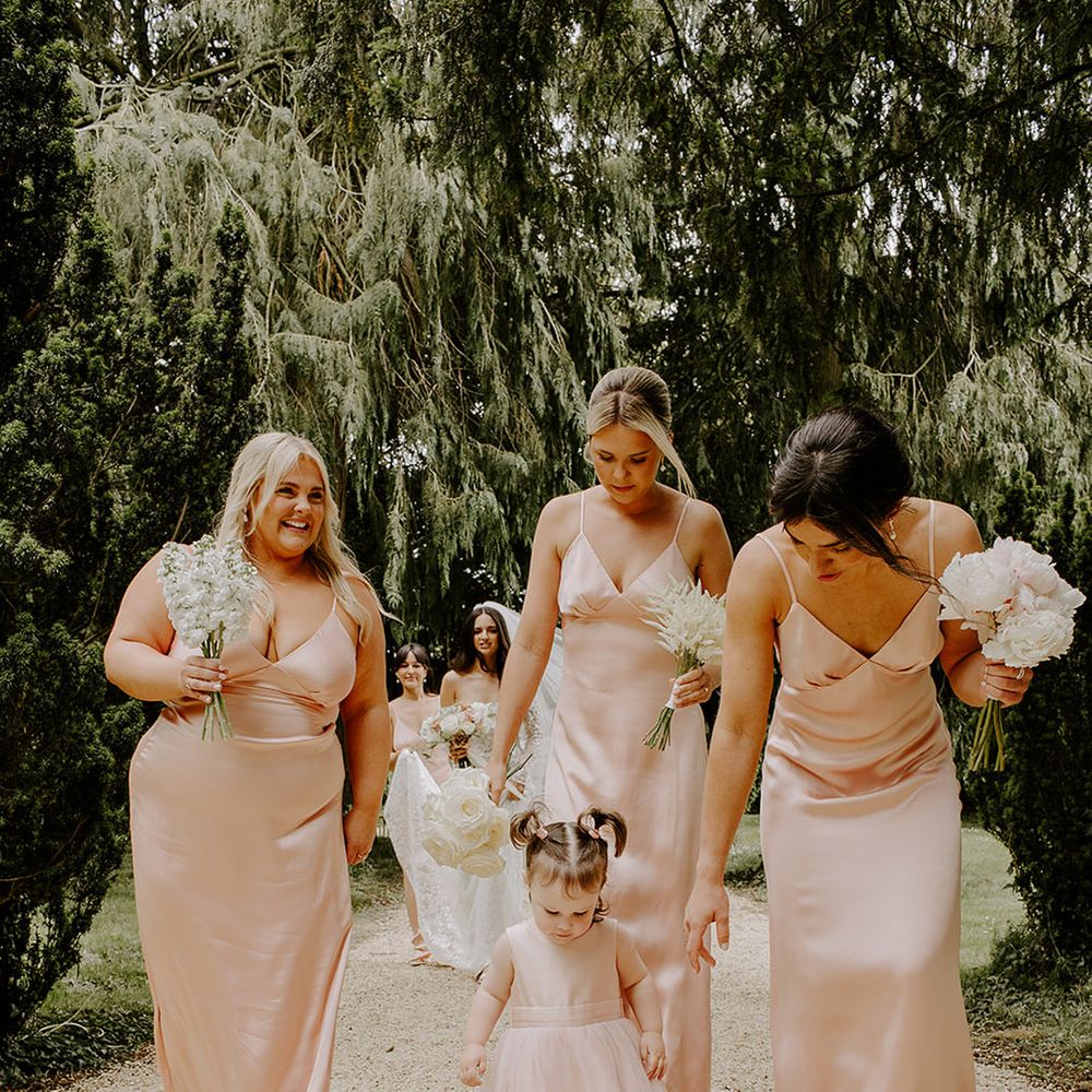 bridesmaids-and-flower-girl-in-pink-dresses