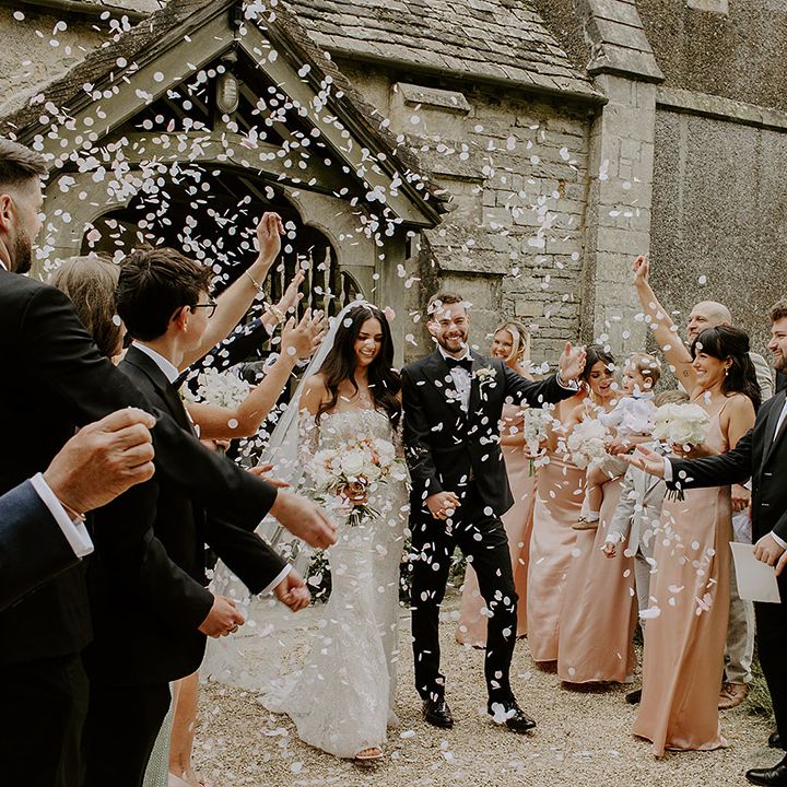 confetti-moment-after-church-ceremony