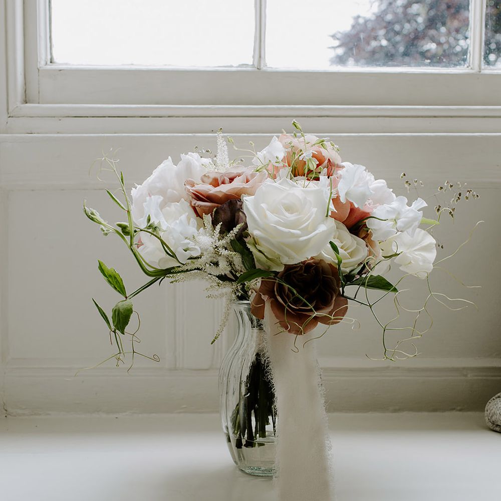 pink-and-white-rose-bouquet