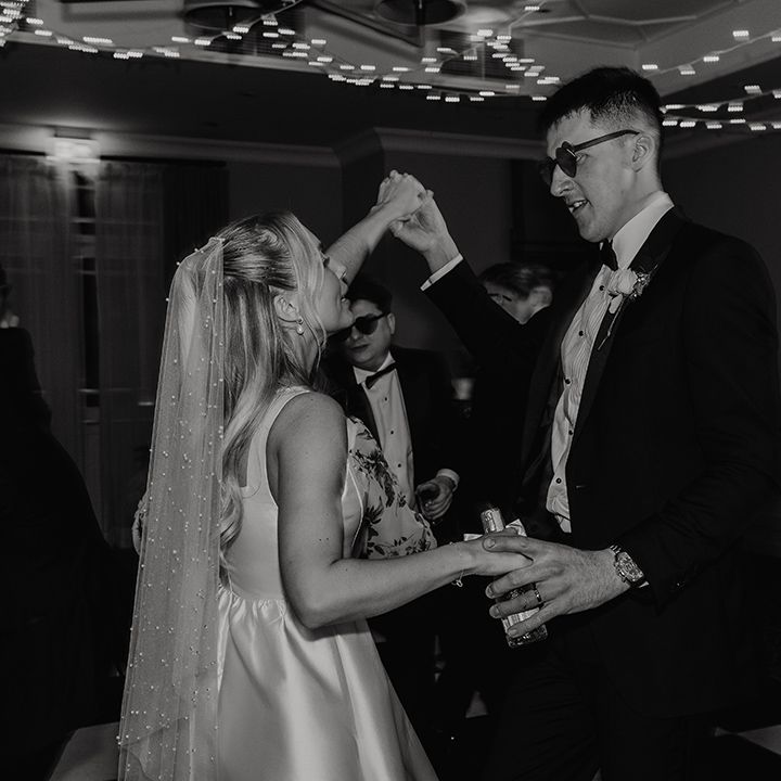 bride-and-groom-dances-at-wedding-reception
