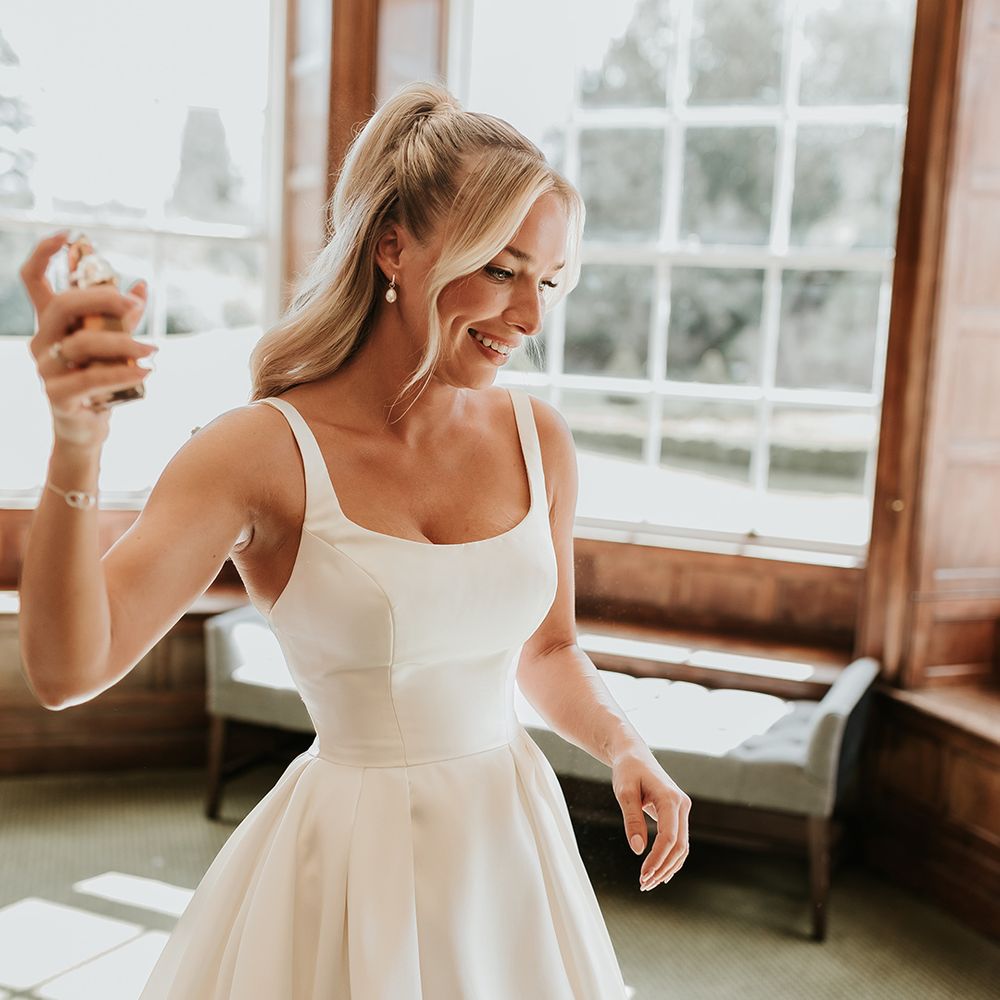 bride-sprays-wedding-perfume