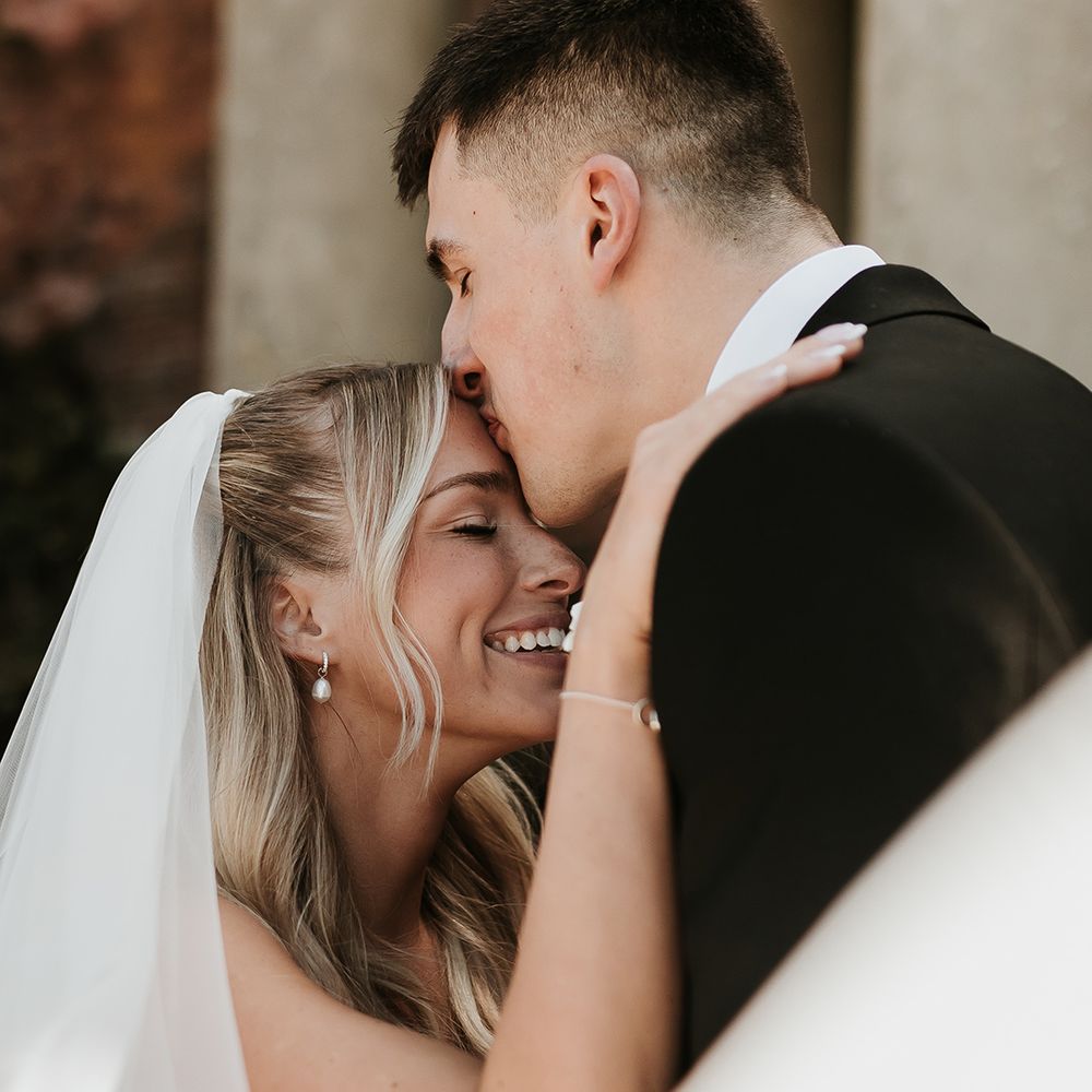 groom-kisses-bride-on-forehead