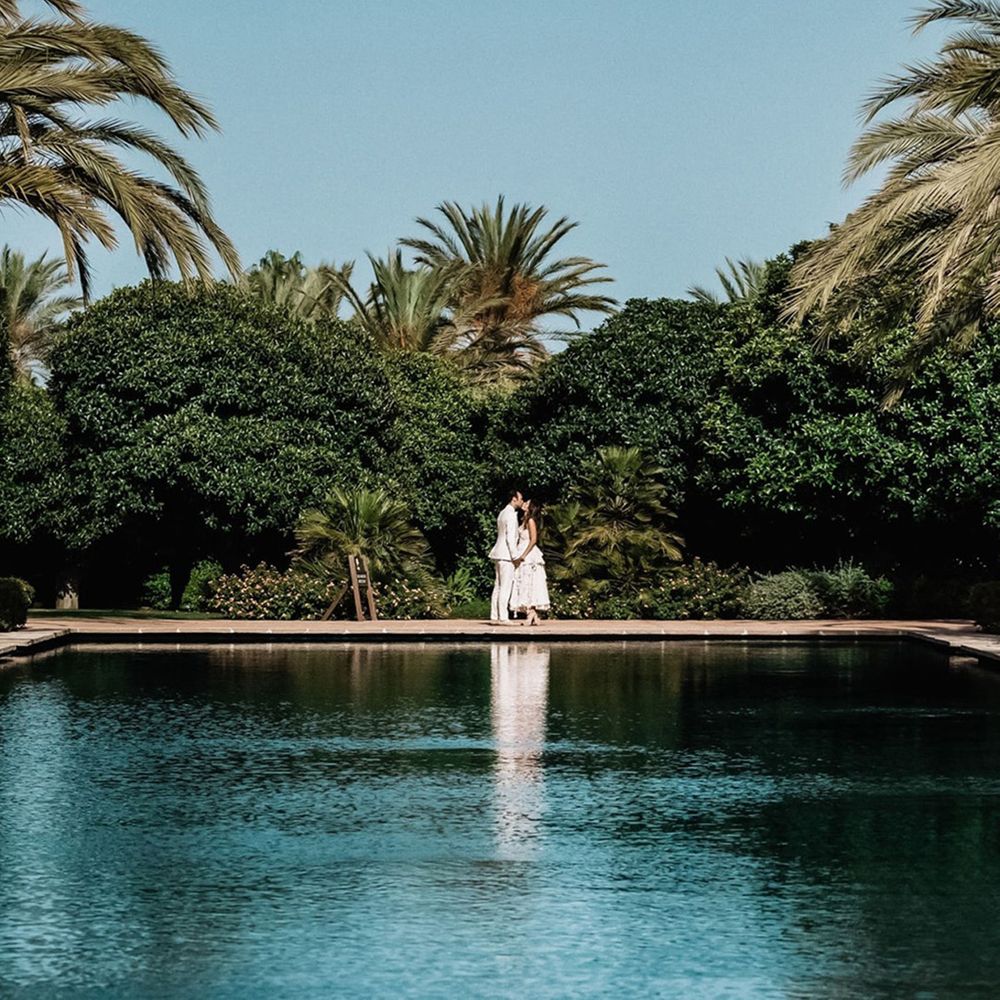 bride-and-groom-kissing