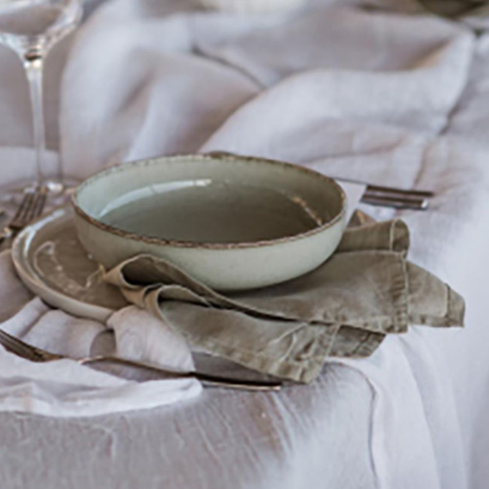 white-wedding-tablescape