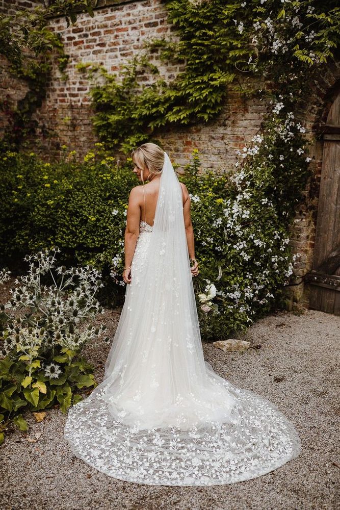 best veil for lace wedding dress How to Accessorise a Lace Wedding Dress