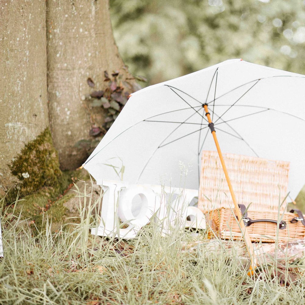 Parasol & Picnic Basket Wedding Decor