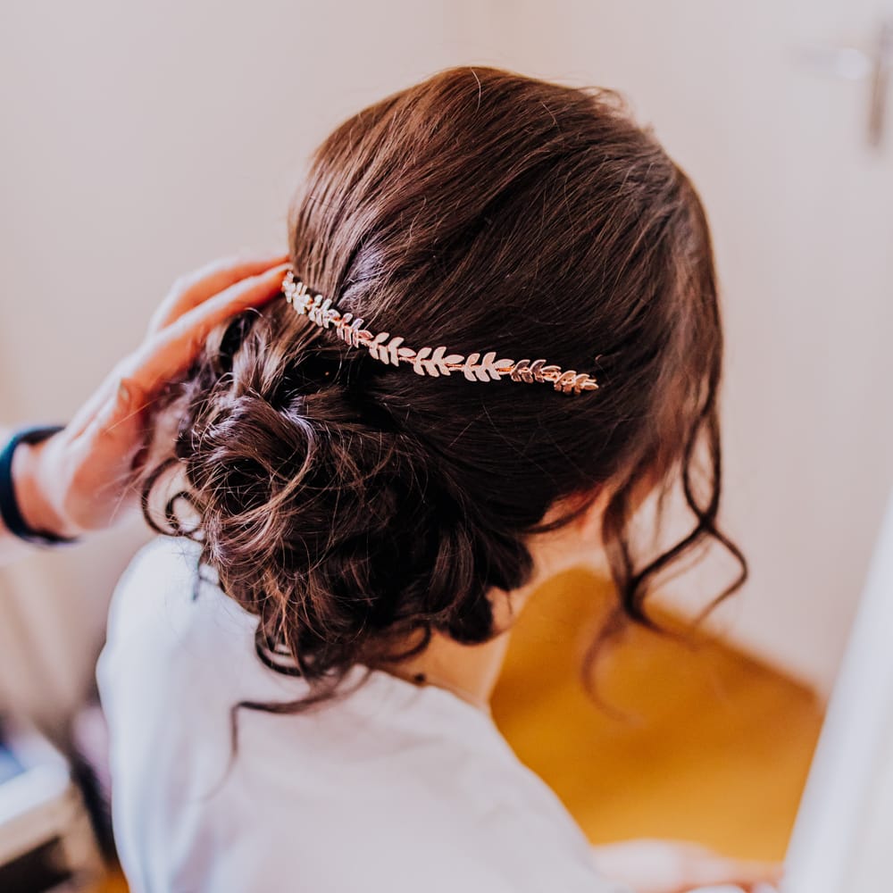Britten Copper Hair Vine | Stylish Woodland Wedding in Cheshire | Clara Cooper Photography | Story Board Weddings Films