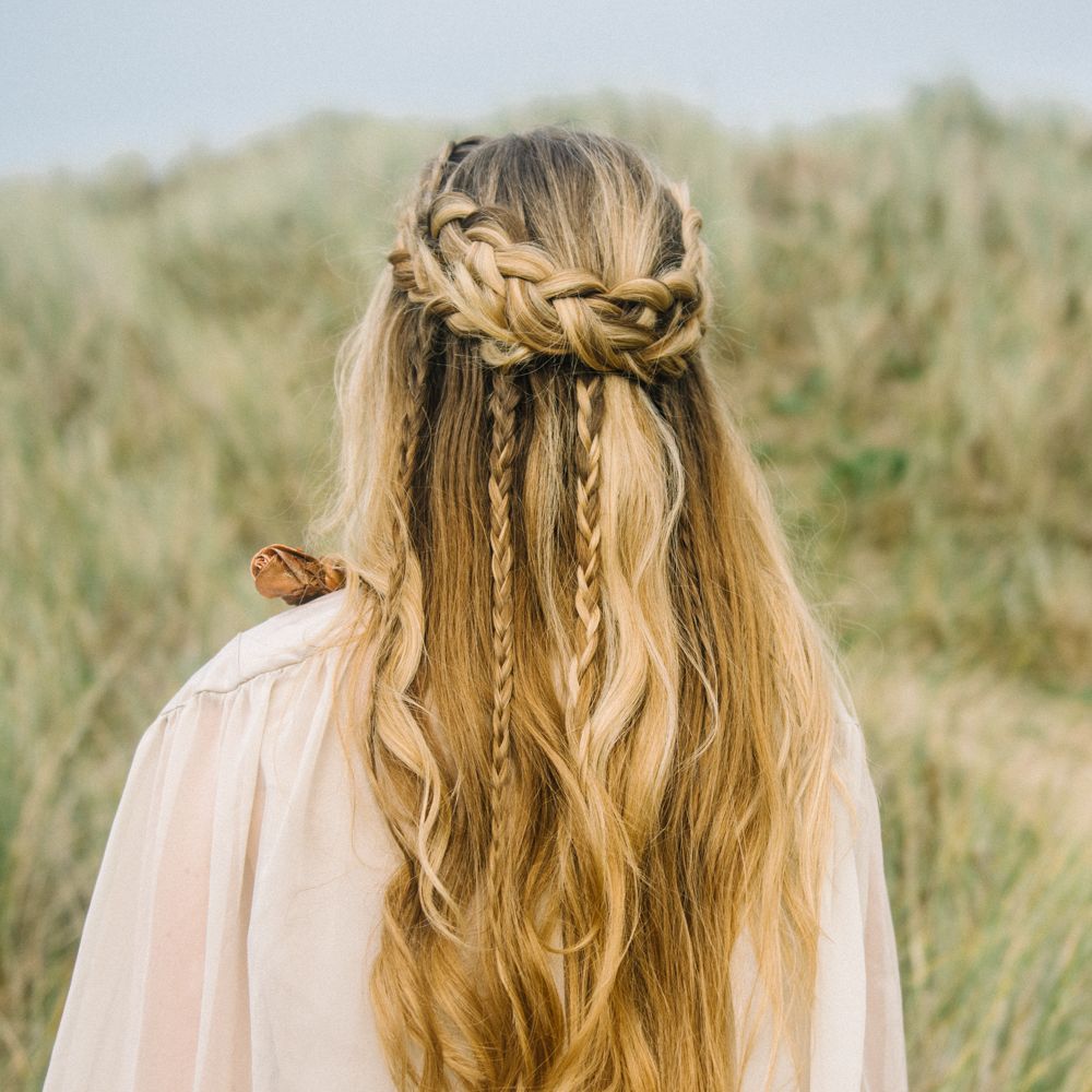 Autumnal Wedding Inspiration At The Coast With Pampas Grass Moon Gate & Drip Icing Cake With Images From Olivia Bossert Photography & Styling By The Artful Event Co