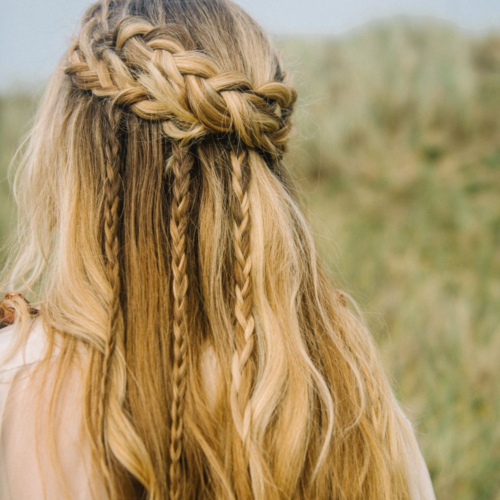 Autumnal Wedding Inspiration At The Coast With Pampas Grass Moon Gate & Drip Icing Cake With Images From Olivia Bossert Photography & Styling By The Artful Event Co