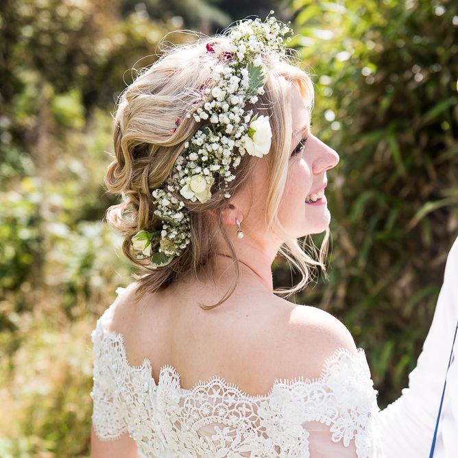 Bride in Lace Wedding Dress | Coastal Wedding at Driftwood Spas St Agnes, Cornwall | Jessica Grace Photography