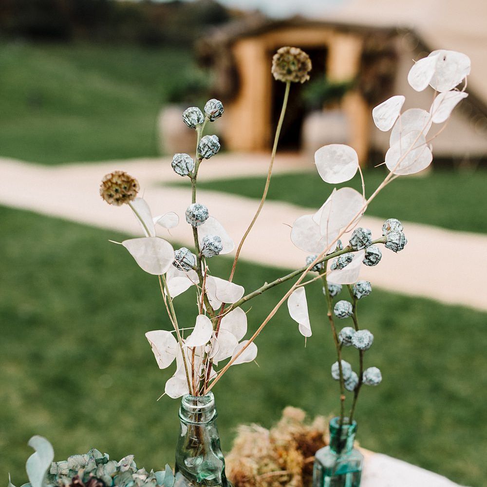 Winter Tablescape with Nordic Touches | Boho Winter Tipi Wedding Inspiration | Styling & Concept by Pretty Creative | Amy Faith Photography