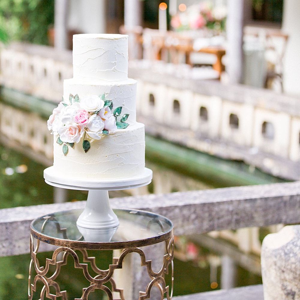 Wedding Cake | Flower Installation & Tablescape | Botanical Boho Luxe Inspiration | Philippa Sian Photography