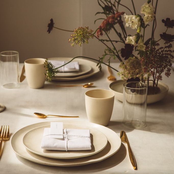 Understated Urban Elegance | Stylish & Contemporary Styling For The Modern Bride By Hilde. Stories | Images By Claudia Gödke