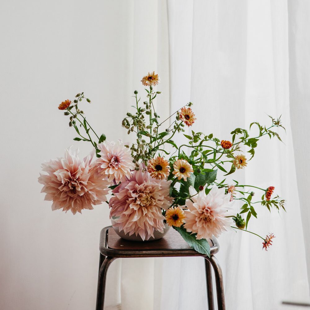 Minimalist & Understated Florals For Wedding