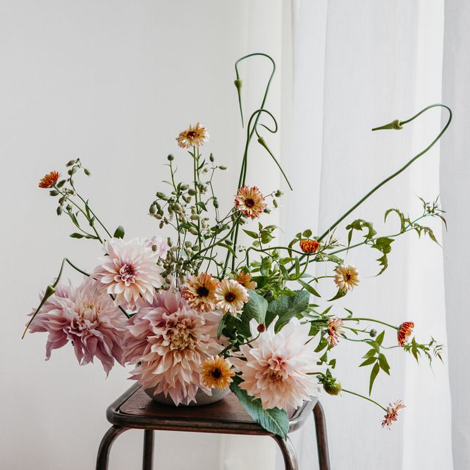 Minimalist & Understated Florals For Wedding