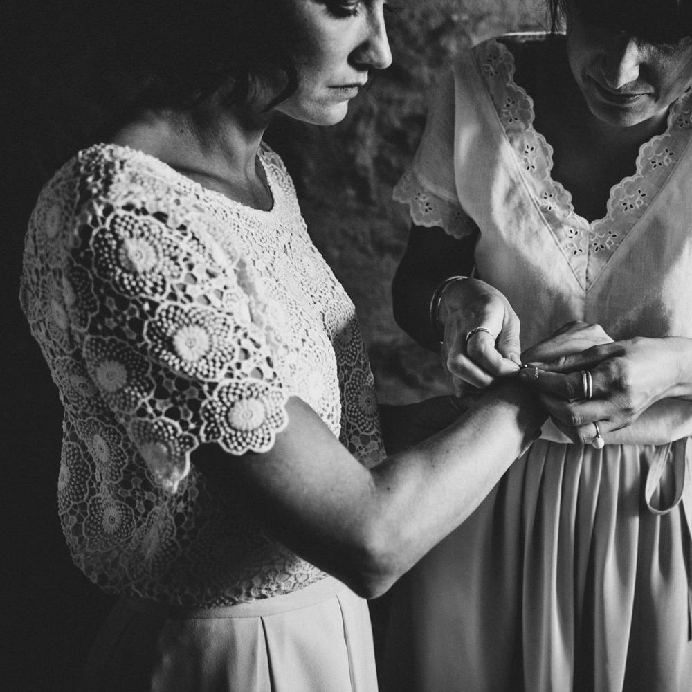 Wedding Morning Preparations | Chic Rustic French Wedding at Le Morimont Styled by Féelicité | Photography by Chloe