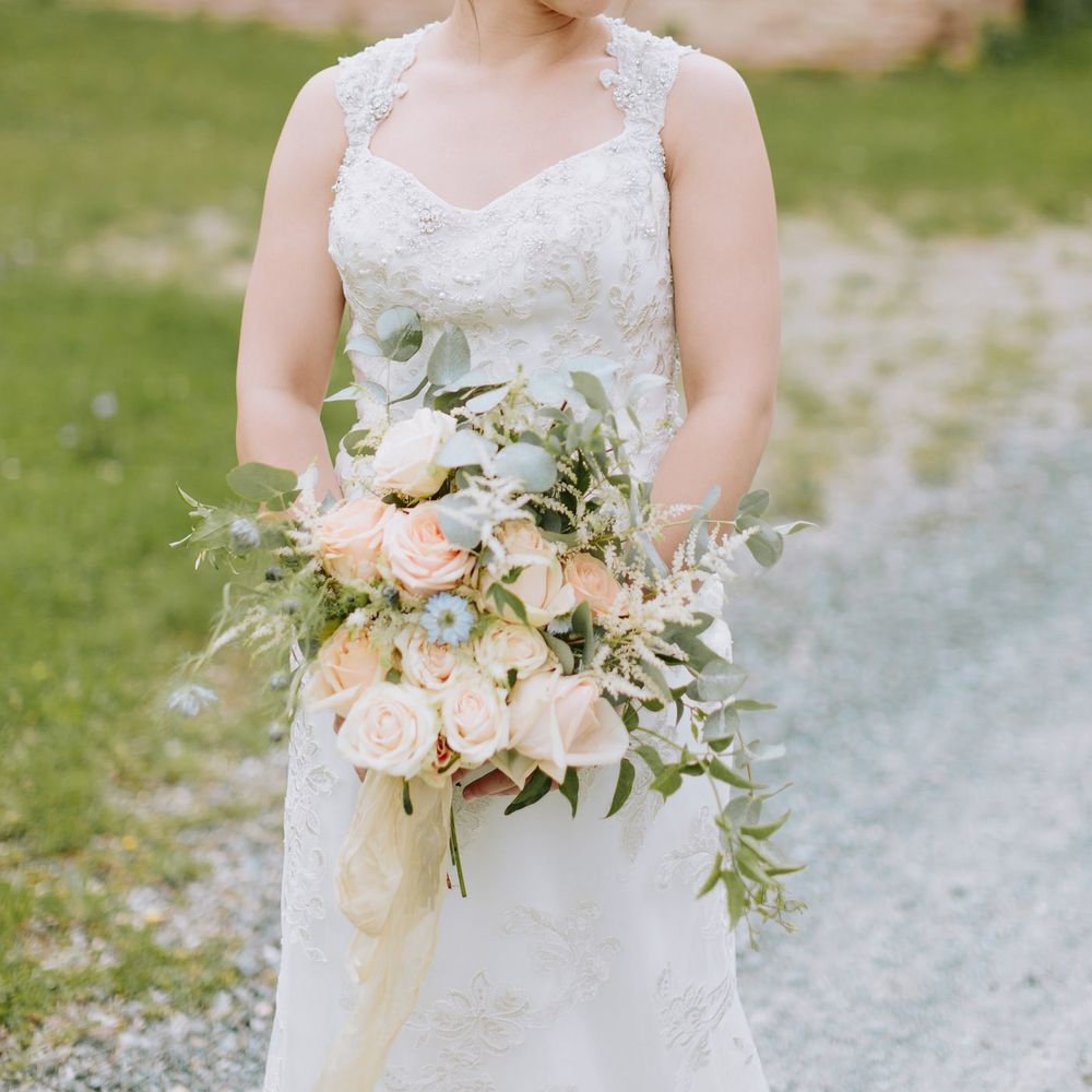 Bride in Brautmode Stern Wedding Dress