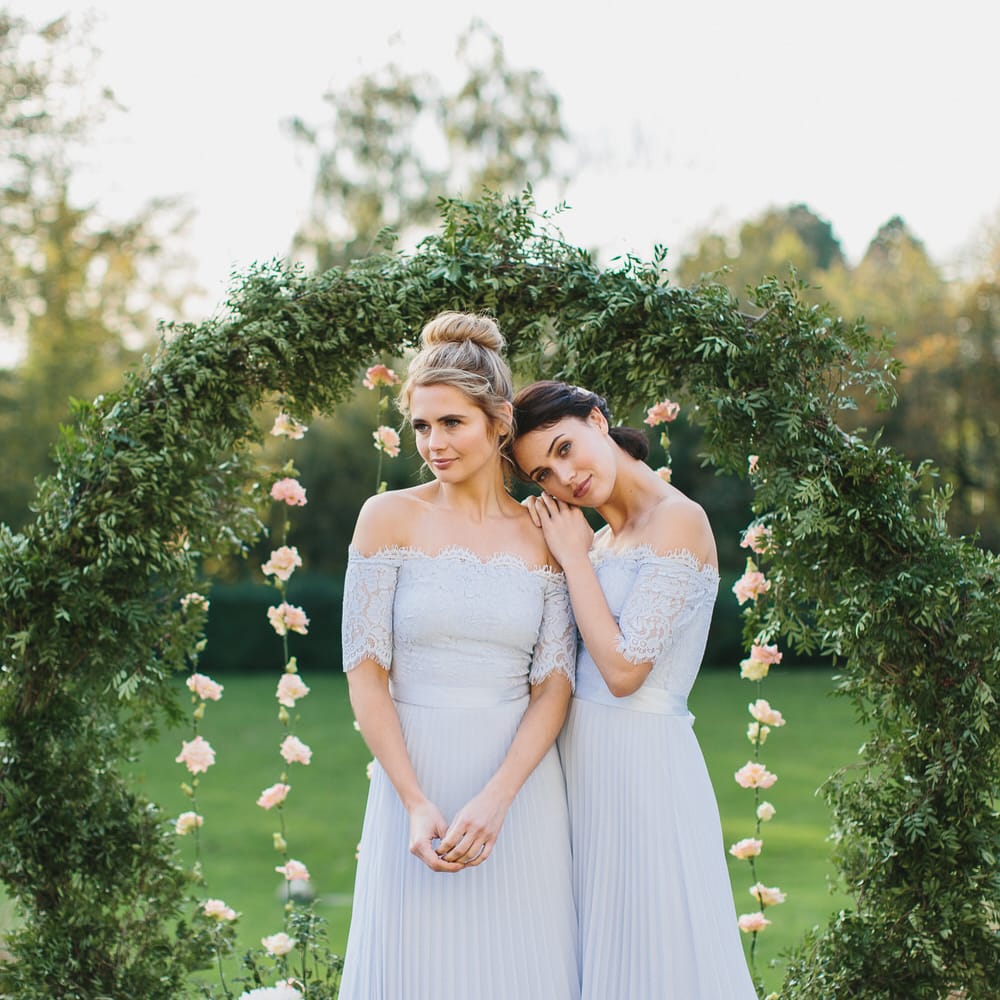 <a href="https://www.coast stores.com/p/imi lace midi dress/1906721?utm_source=Rock_my_wedding2&utm_medium=social&utm_campaign=blog_post&utm_content=imidress" rel="noopener" target="_blank">Imi Lace Midi Dress</a> By Coast