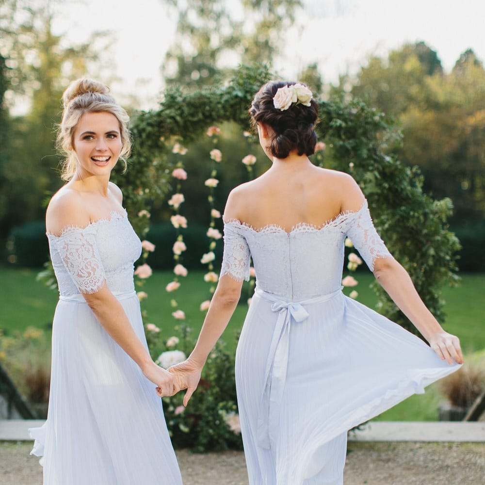<a href="https://www.coast stores.com/p/imi lace midi dress/1906721?utm_source=Rock_my_wedding2&utm_medium=social&utm_campaign=blog_post&utm_content=imidress" rel="noopener" target="_blank">Imi Lace Midi Dress</a> By Coast