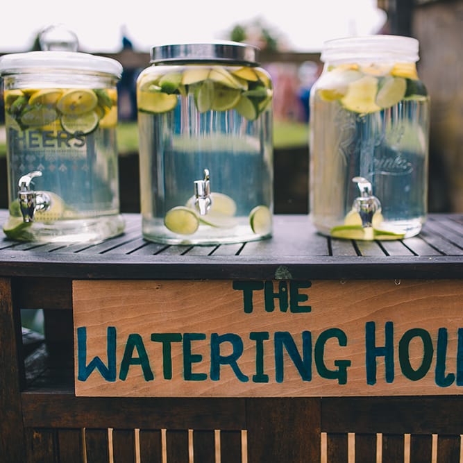DIY Wedding Bar For Outdoor Summer Wedding // Image By Story + Colour