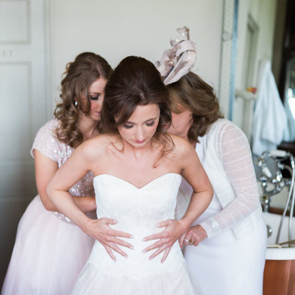 Getting Ready | Bridal Preparations | Bride in Sarah Bussey from Ivory & Co. Gown | Elegant Blush Pink & White Wedding at Aynhoe Park in Oxfordshire | Lucy Davenport Photography