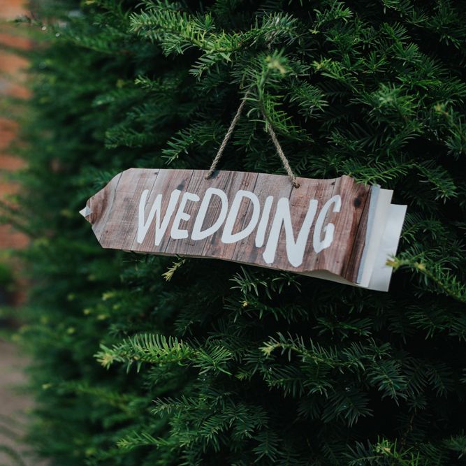 Wedding Sign | Classic Wedding at Yeldersley Hall in Derbyshire | Luis Calow Photography