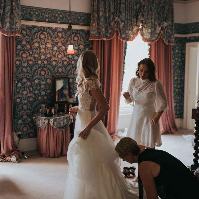 Wedding Morning Bridal Preparations | Classic Wedding at Yeldersley Hall in Derbyshire | Luis Calow Photography