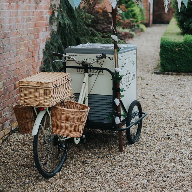 Ice Cream Cart | Classic Wedding at Yeldersley Hall in Derbyshire | Luis Calow Photography