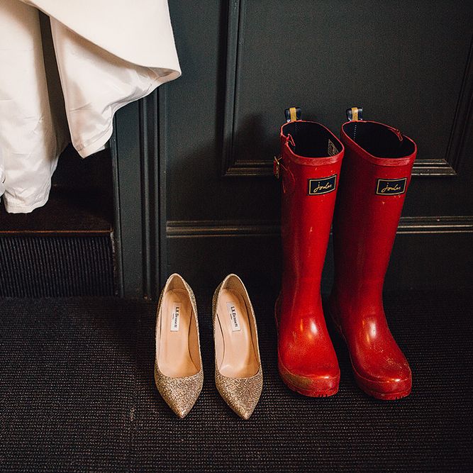 Stylish Autumnal Wedding At Stone Barn Cotwolds With Bride In Jesus Peiro