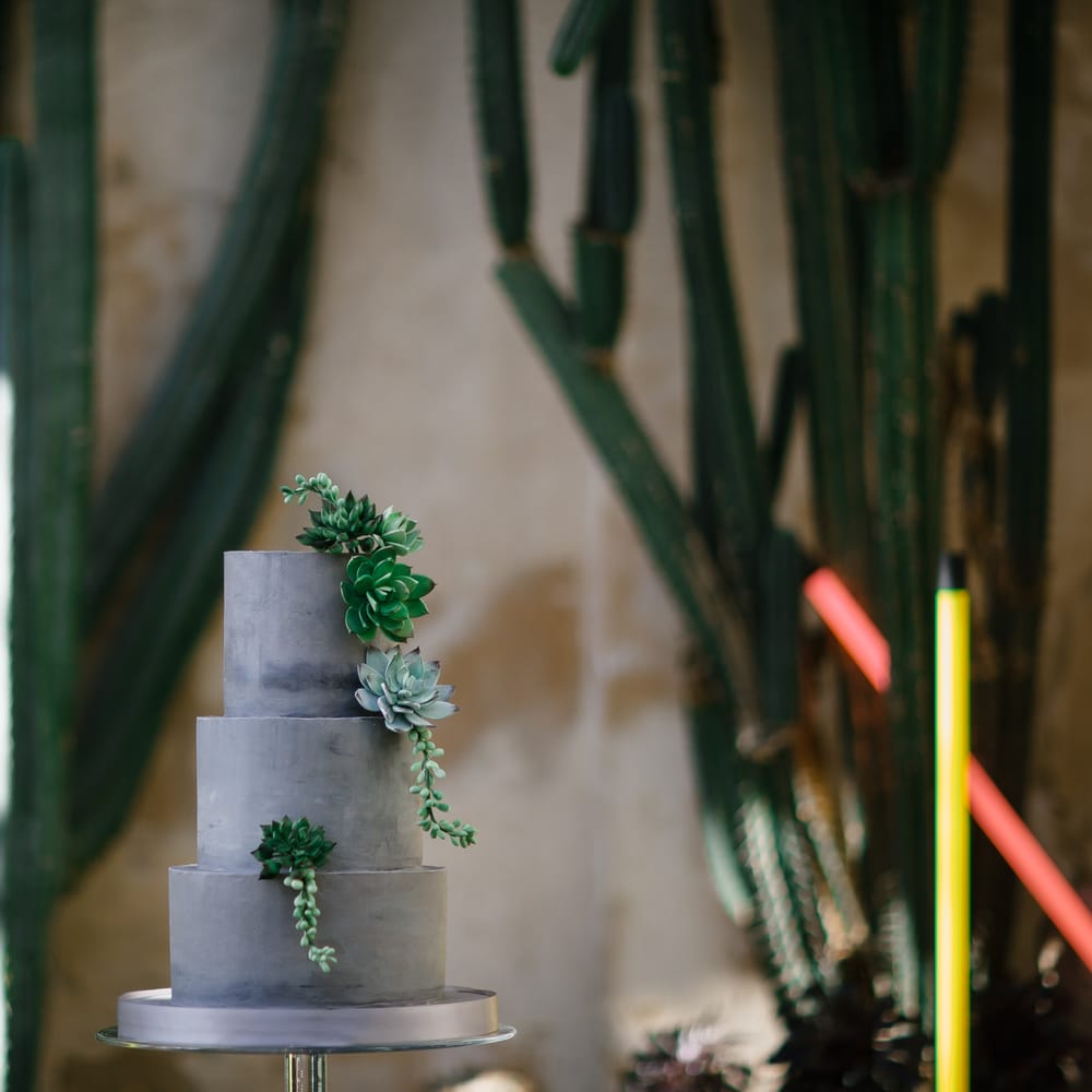 Concrete Wedding Cake | Monochrome Wedding at Syon Park London | Chris Barber Photography | Second Shooter Beatrici Photography
