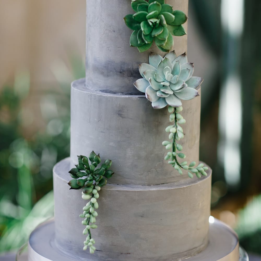 Concrete Wedding Cake | Monochrome Wedding at Syon Park London | Chris Barber Photography | Second Shooter Beatrici Photography