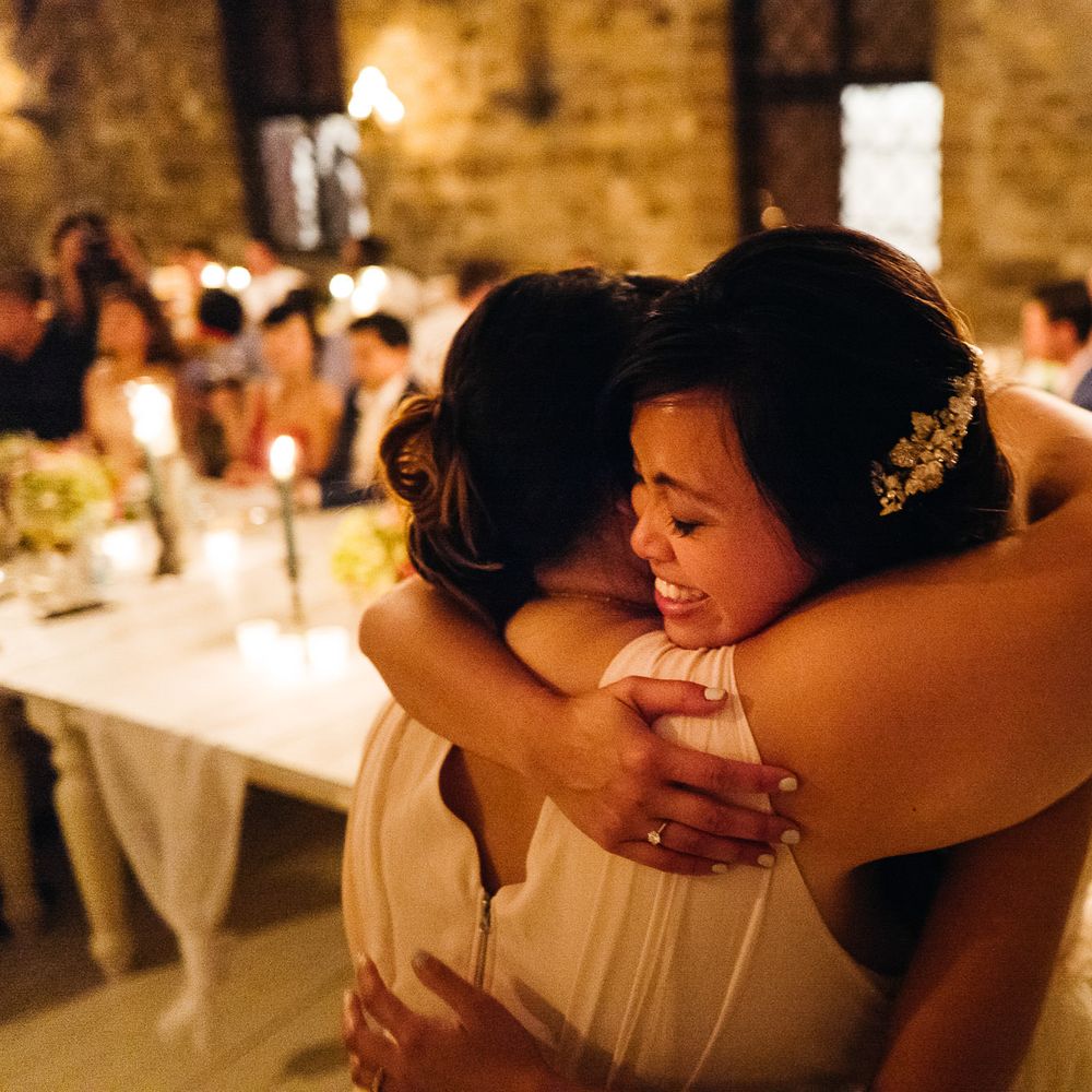 Wedding Guest hugs | Stefano Santucci Studio Photography | Second Shooter Giuseppe Marano | Gattotigre Films
