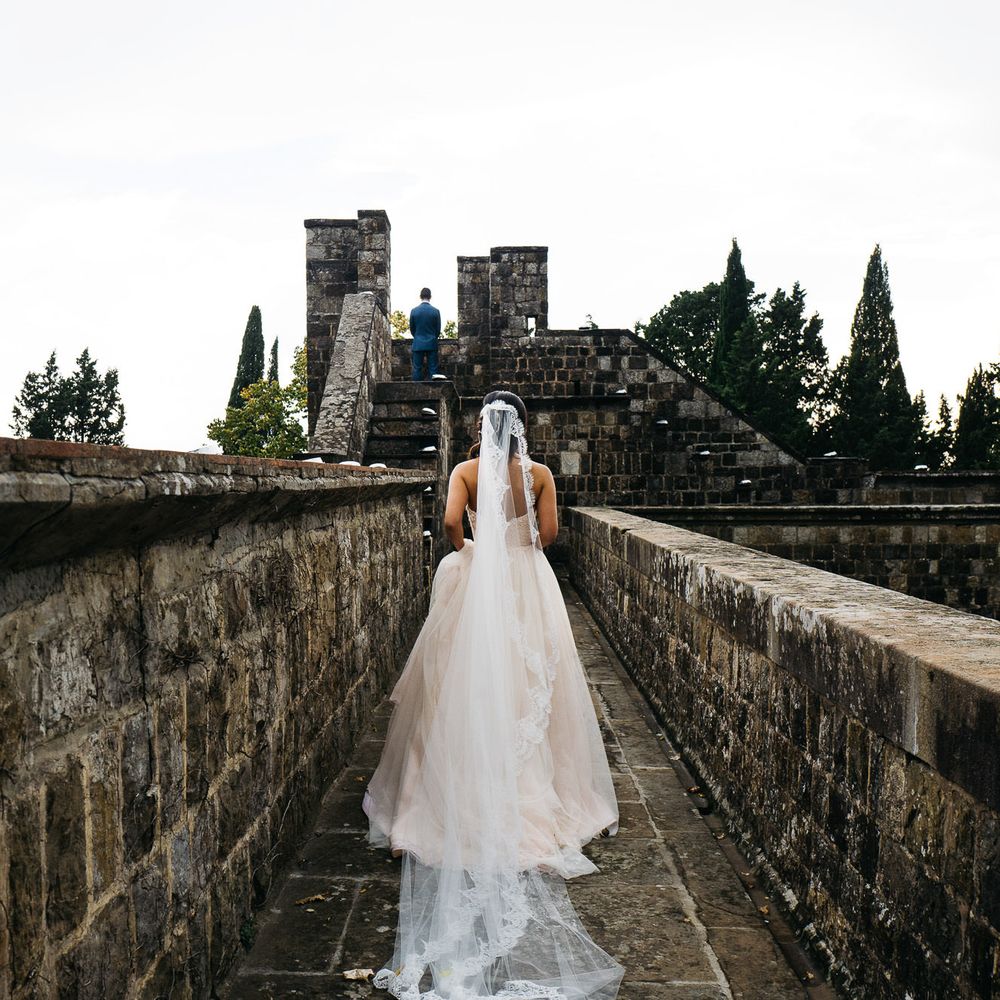 First Look | Modern Trousseau Eveline Wedding Dress | Groom in Suit Supply | Stefano Santucci Studio Photography | Second Shooter Giuseppe Marano | Gattotigre Films