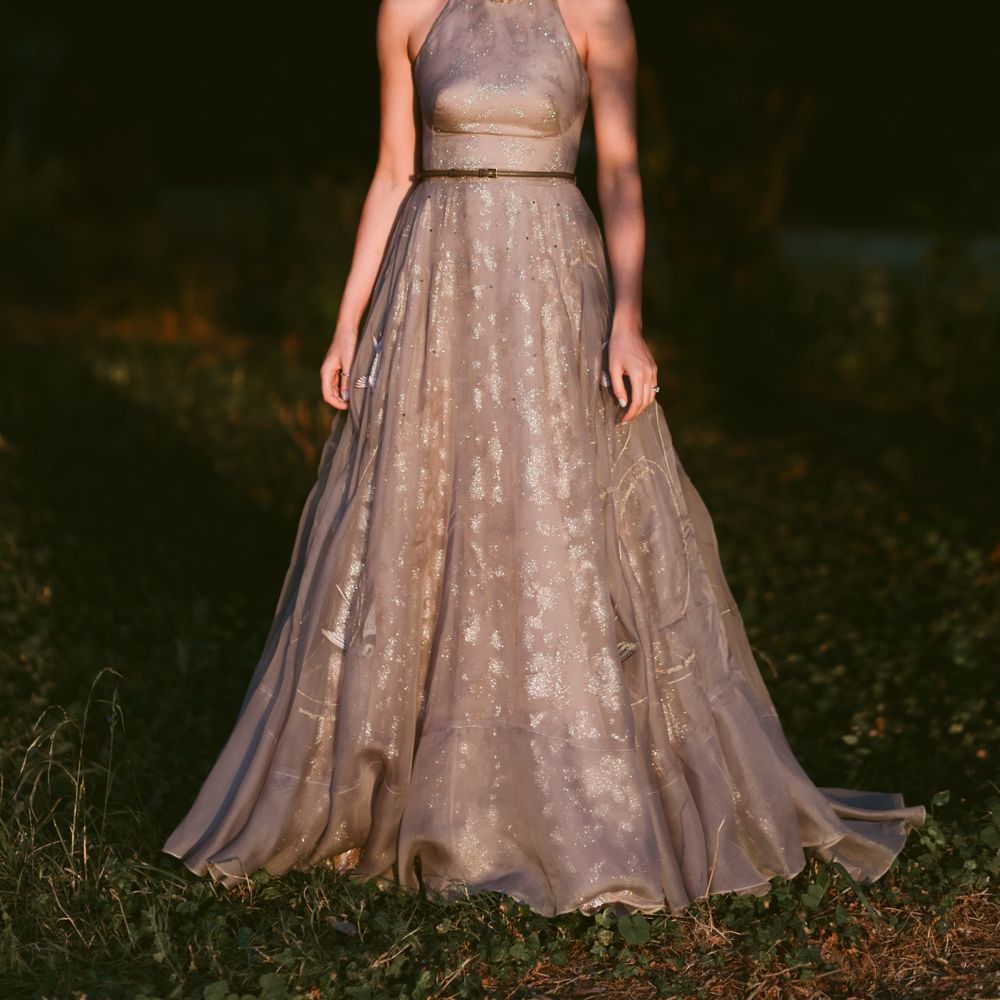 Stylish Bride in Grey Tulle Wedding Dress