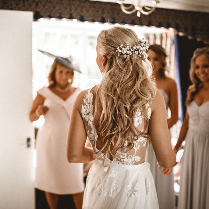 Rime Arodaky Bride For A Stylish Barn Wedding At Southend Barns Images From Benjamin Wheeler