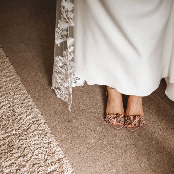 Rime Arodaky Bride For A Stylish Barn Wedding At Southend Barns Images From Benjamin Wheeler
