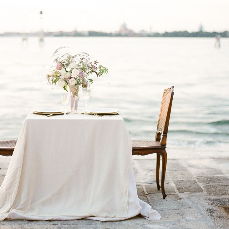 Creative Direction by <a href="https://www.averybelovedwedding.com/" target="_blank">A Very Beloved Wedding</a> | Images by <a href="https://www.sandraaberg.com/weddings/" target="_blank">Sandra Åberg Photography</a>