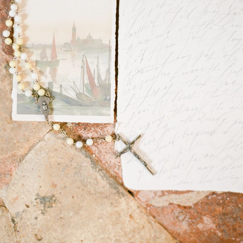 Creative Direction by <a href="https://www.averybelovedwedding.com/" target="_blank">A Very Beloved Wedding</a> | Images by <a href="https://www.sandraaberg.com/weddings/" target="_blank">Sandra Åberg Photography</a>