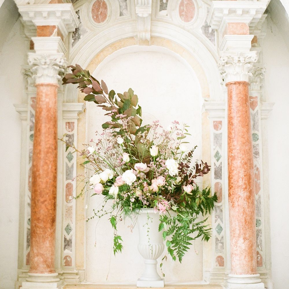 Creative Direction by <a href="https://www.averybelovedwedding.com/" target="_blank">A Very Beloved Wedding</a> | Images by <a href="https://www.sandraaberg.com/weddings/" target="_blank">Sandra Åberg Photography</a>
